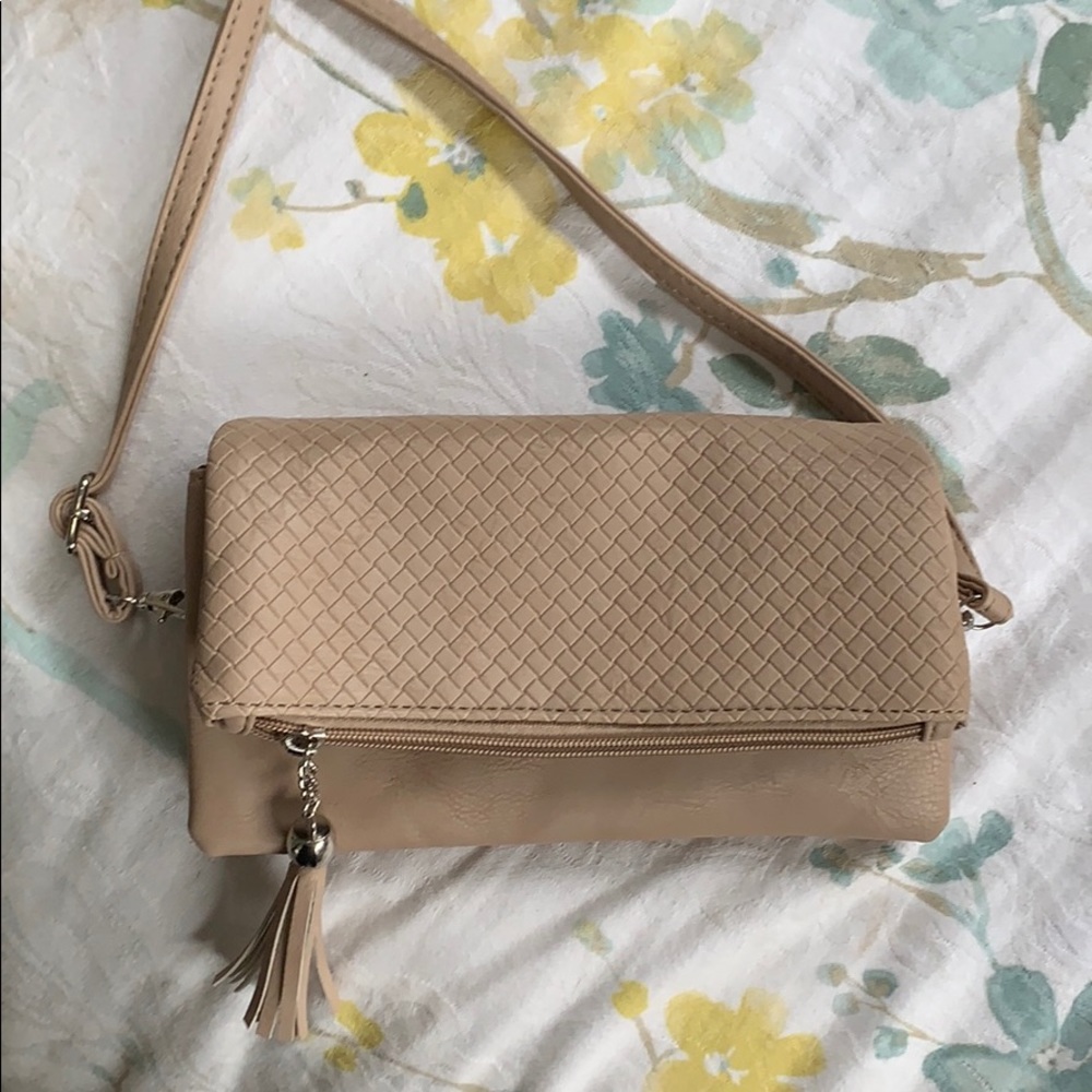 SOLD ❤️ NWOT beige purse